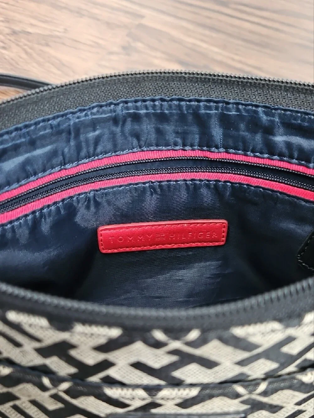 Tommy Hilfiger Monogram Crossbody Purse Black Cream Zip Top Bag